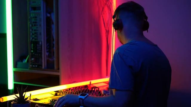Dee Music - Batik Friday Dub [Episode 005] Dub Techno | Deep Techno | Minimal смотреть онлайн