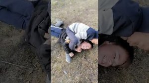 МЕЛКИЕ ДЕРУТСЯ👊✊🤛🤜