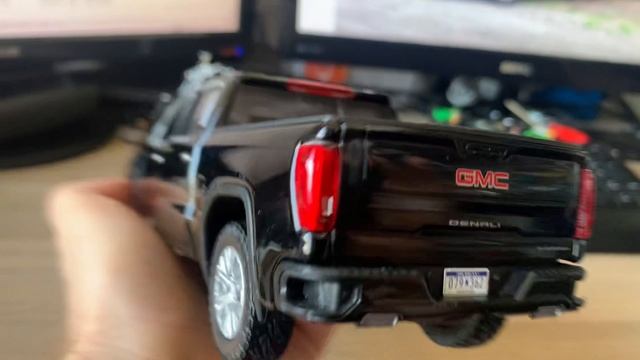 Обзор модели GMC Sierra 2019 в масштабе 1/27 от Motormax смотреть онлайн
