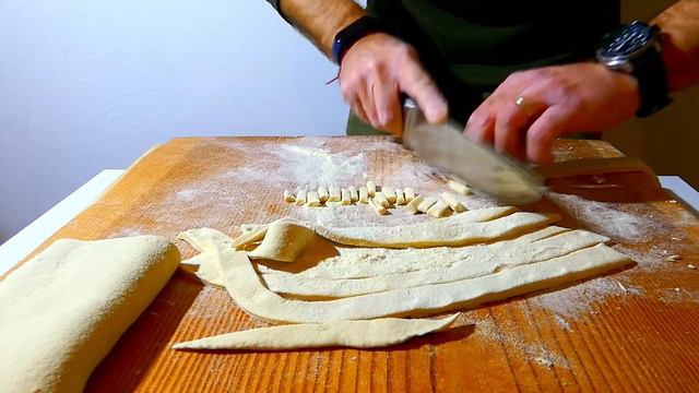 I Cavatelli molisani, come prepararli al meglio. Simbolo del #Molise #cucina regionale #cavatelli смотреть онлайн