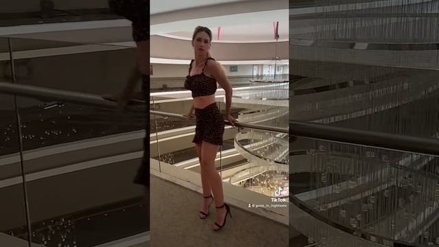 Polishgirl_in_heels dance in a short skirt in the hotel смотреть онлайн