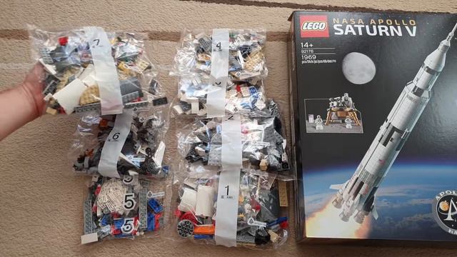 Lego NASA Apollo Saturn V unboxing (#92176) смотреть онлайн