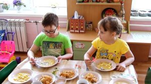 Обед в детском саду