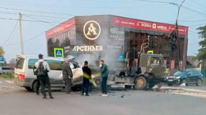 Авария в городе арсеньев (КАМАЗ на улице Жуковского)
