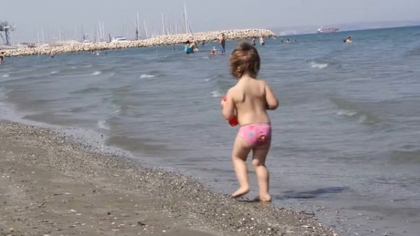 детишки на пляже