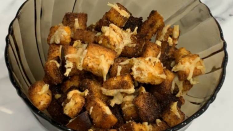 Сухарики с сыром в духовке.