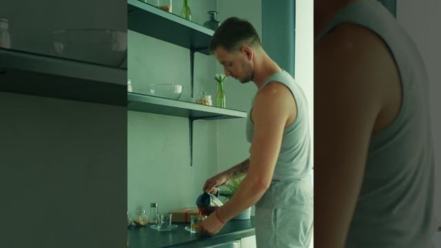 Это второе рекламное видео «подарочный чайный набор» к празднику «8 марта» смотреть онлайн