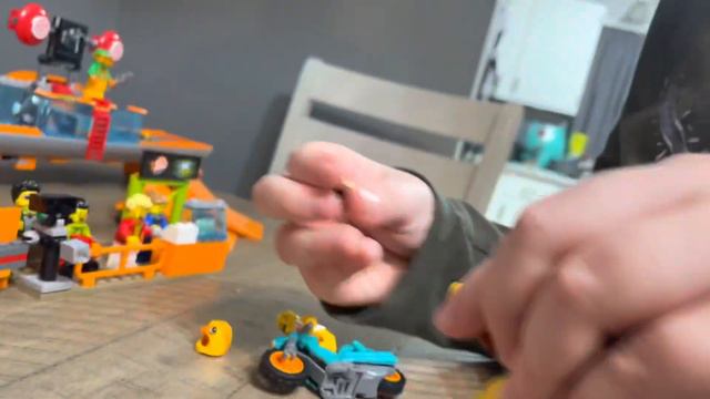Playing with AMAZING Lego Stuntz 60295 and 60294 смотреть онлайн