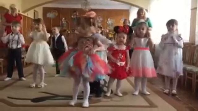Губки бантиком танець смотреть онлайн