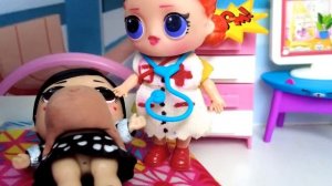 У СЕМЕЙКИ ВЕНЗДЕЙ РОДИЛАСЬ СЕСТРЕНКА🥳 Куклы ЛОЛ СЮРПРИЗ   смешные куклы МУЛЬТИКИ ДАРИНЕЛКА