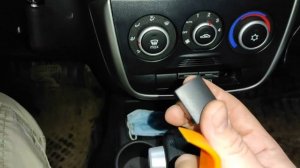 Как снять заглушку на панели Лада Гранта FL