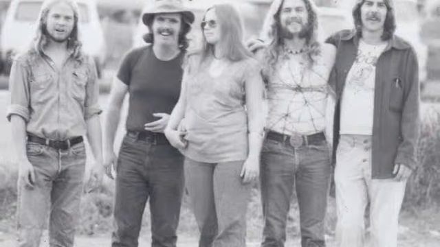 EZ Over Live 1976 - "Doodlee doodlee doo" смотреть онлайн
