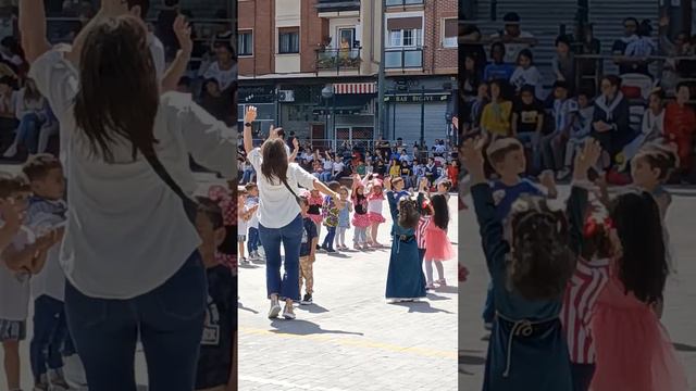 Maite en su colegio Gabriel Aresti смотреть онлайн