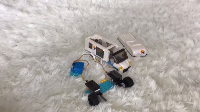 Motorising the LEGO Caravan 60283 with Circuit Cubes смотреть онлайн