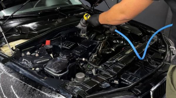 Безопасная мойка двигателя