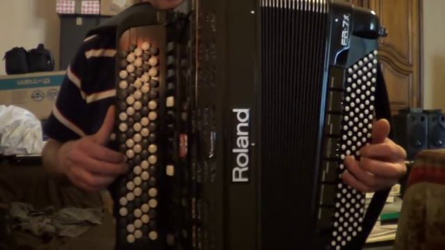 SERBIAN FOLK SONG - SESIR MOJ - ROLAND FR7XB смотреть онлайн