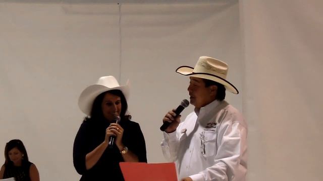 Calgary Stampede White Hat to Lisa Oz @ Calgary Womans Show. October 2012. смотреть онлайн