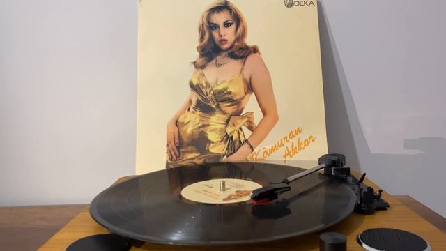 Kamuran Akkor - Bekleyenim Var (Plak Kaydı)