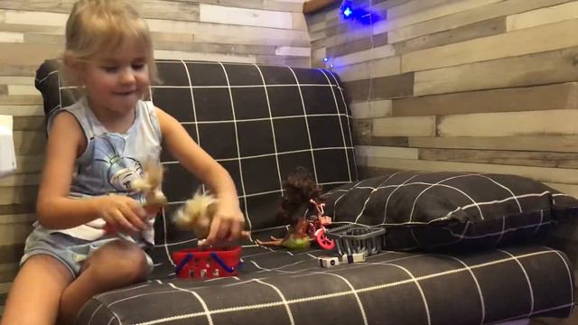 Сестра в магазине с мамой игра в куклы смотреть онлайн