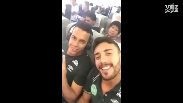 Video desde el avión de Alan Ruschel смотреть онлайн