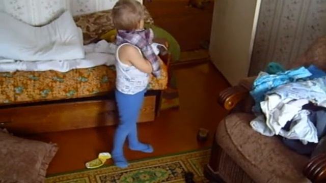 Мамам и папам. Ребёнок одевается сам. смотреть онлайн