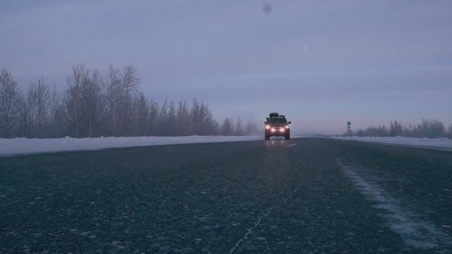 КАК ВЫЖИТЬ ЗИМОЙ В АВТОМОБИЛЕ , ЕСЛИ ОН СЛОМАЛСЯ НА ДОРОГЕ ВЫЖИВАНИЕ НА ЯМАЛЕ – ЧАСТЬ #1 смотреть онлайн