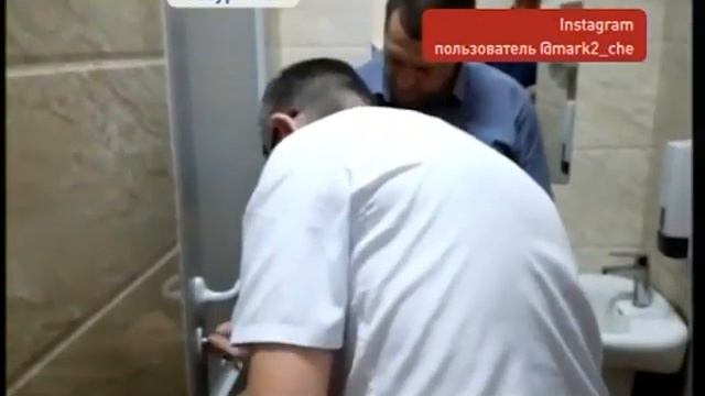 В популярном торговом центре Уссурийска ребенок защелкнулся в туалете смотреть онлайн