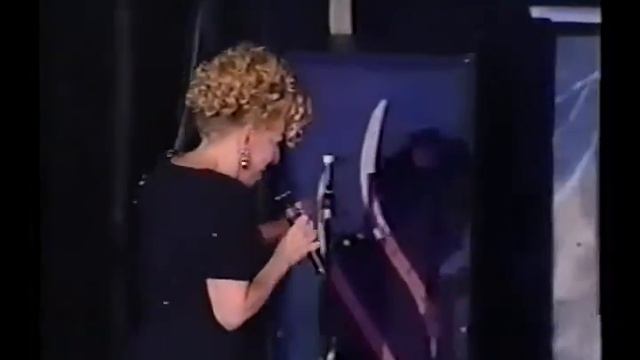 Bette Midler The Glory Of Love Experience The Divine Tour 1993 смотреть онлайн