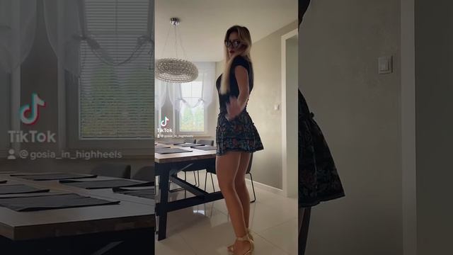 Hot secretary outfit high heels and nude pantyhose смотреть онлайн