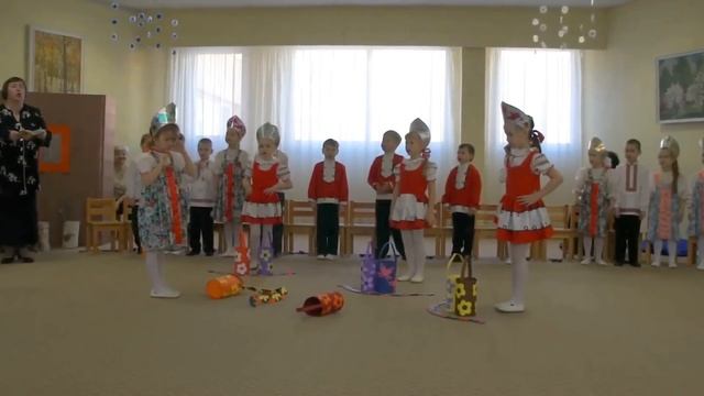 Танец с коромыслами