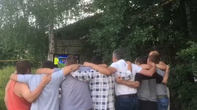 Это янтиково,фан—зона!вот кому надо медали давать!