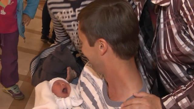 Роддом - выписка Алисы смотреть онлайн