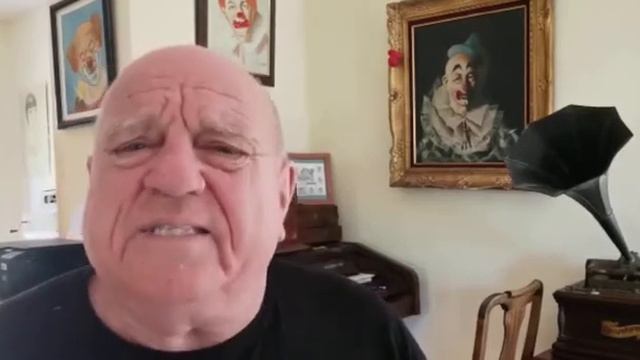 ESTIMAR 2022: EL DULCE SABOR DEL EXITO, LEO BASSI смотреть онлайн