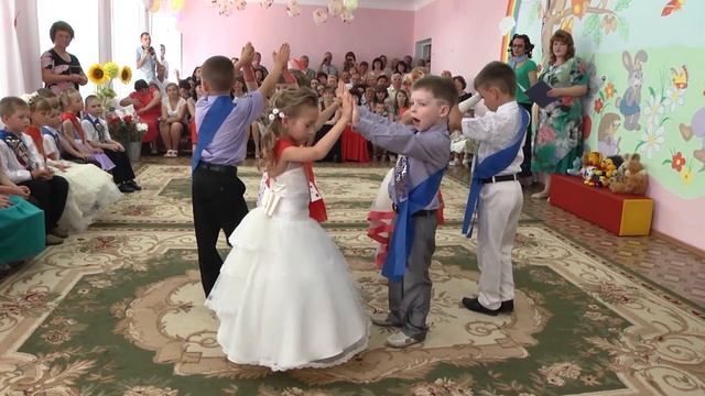 СУПЕР Танец на выпускной в детском саду смотреть онлайн