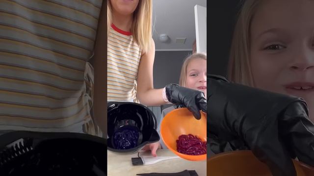 Dying my daughters hair PINK & PURPLE!! 💕💜 смотреть онлайн