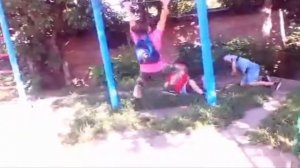 За гаражами