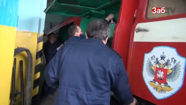 Пожарные-железнодорожники вывезли детей из огня смотреть онлайн