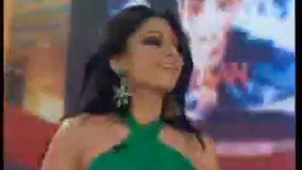 Haifa Wehbe - Fakerny & Ya Hayat Albi Live