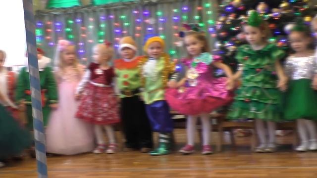 Утренник в детском саду .Новый Год 2018 Дед Мороз елочка смотреть онлайн