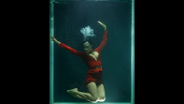 CosPlay Underwater | Costumed Player Under Water Fashion