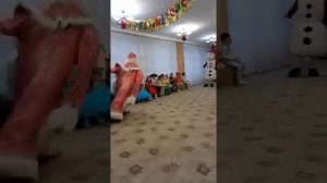 Дед мороз жжет на детском утреннике