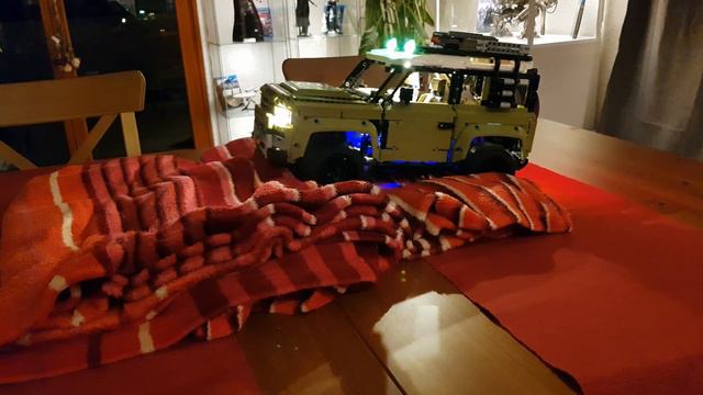 Lego 42110 Landrover Defender RC with Lights смотреть онлайн