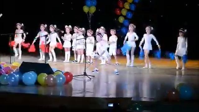 Гала-концерт в честь 25-летия детского сада №253 "Белоснежка" в ДК "Губернаторский" смотреть онлайн