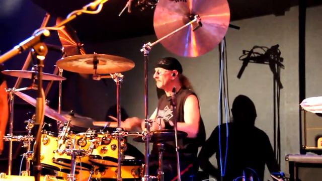Randy Hansen feat. Leon Hendrix - Johnny B. Goode смотреть онлайн