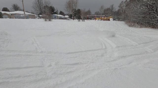 Traxxas X Maxx Snow Bash (Didn't go so well) смотреть онлайн