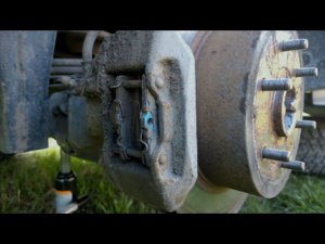 Обслуживание задних тормозов на Pajero Sport II.