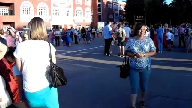 В году уходящем запомнилось: выпускной...