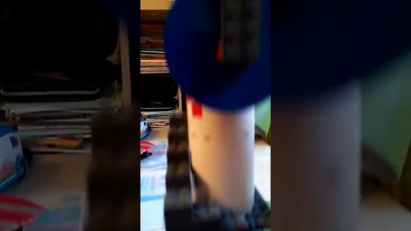 Буровая установка из lego. A drilling rig made of lego.