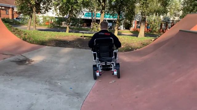 How to use the LITH-TECH SMART CHAIR 1 / 1 XL electric folding wheelchair......in a skate park! смотреть онлайн