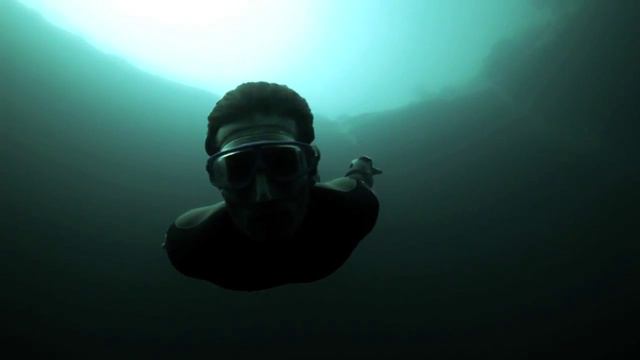 Guillaume Nery al Dean's Blue Hole(Κατάδυση με μια ανάσα) смотреть онлайн